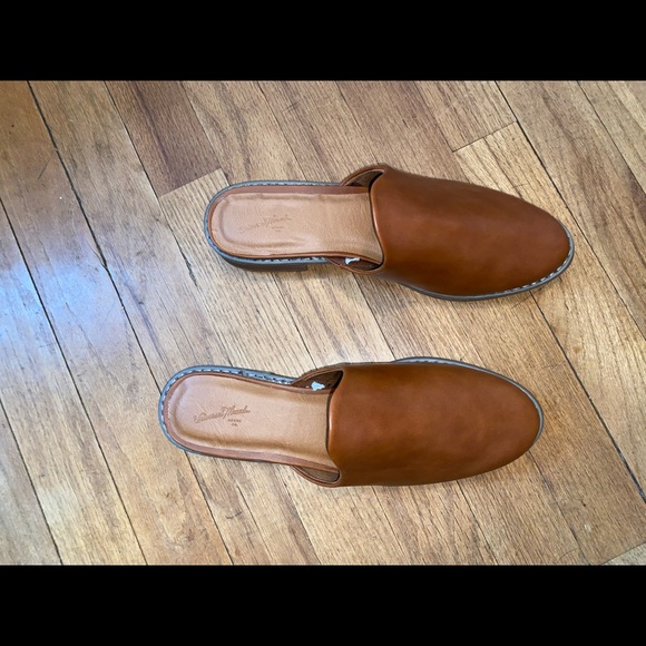 Sandals - Picture 2 of 3